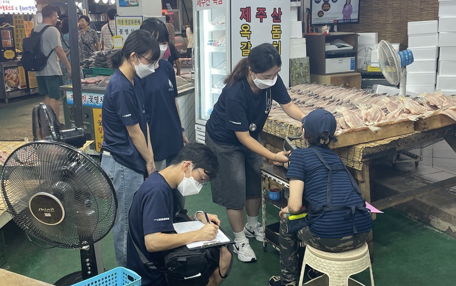 제주대 간호대학, 전통시장서 건강관리 봉사활동 눈길