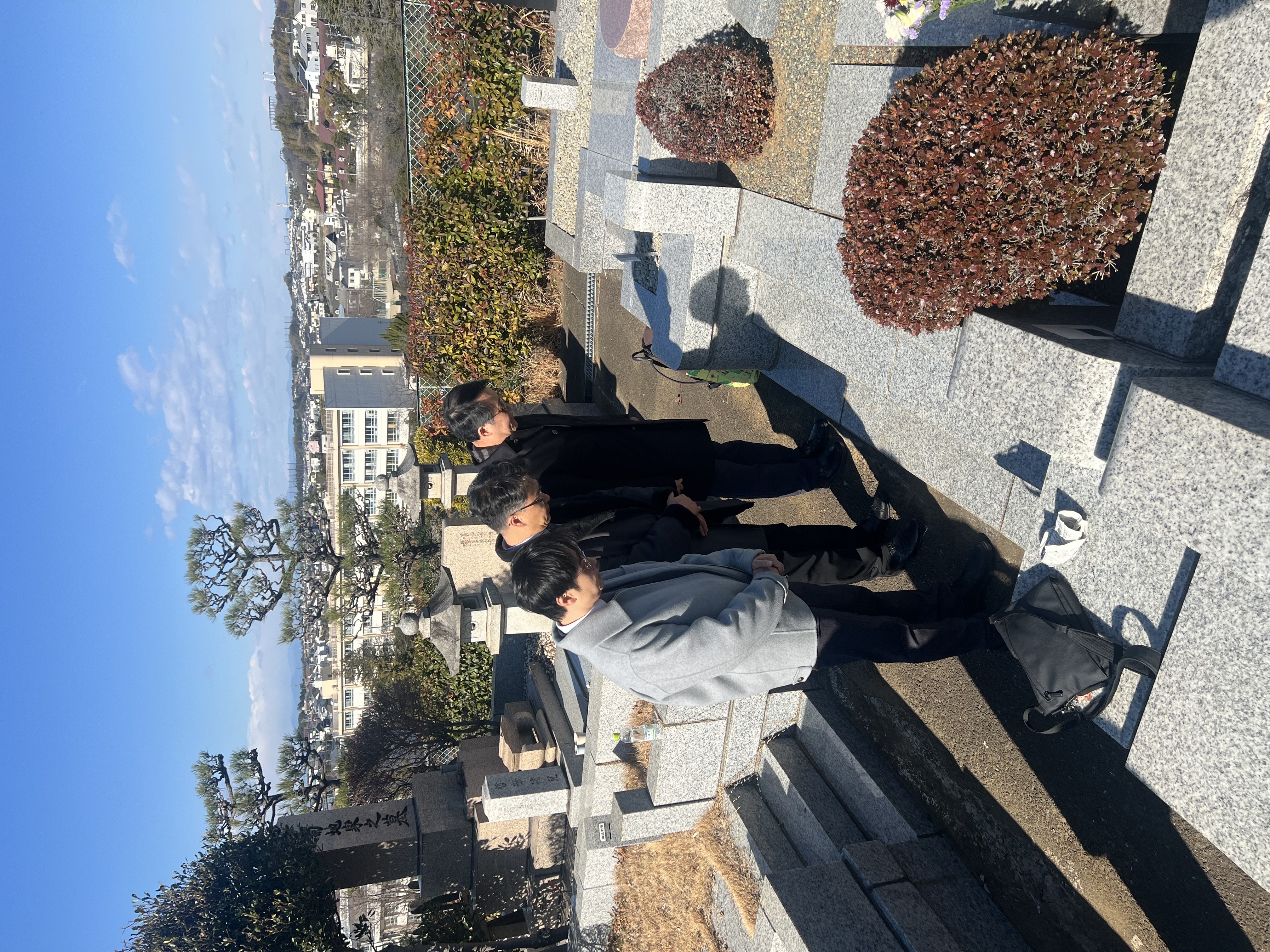 김일환 총장, ‘이근식회장’ 묘소 참배 