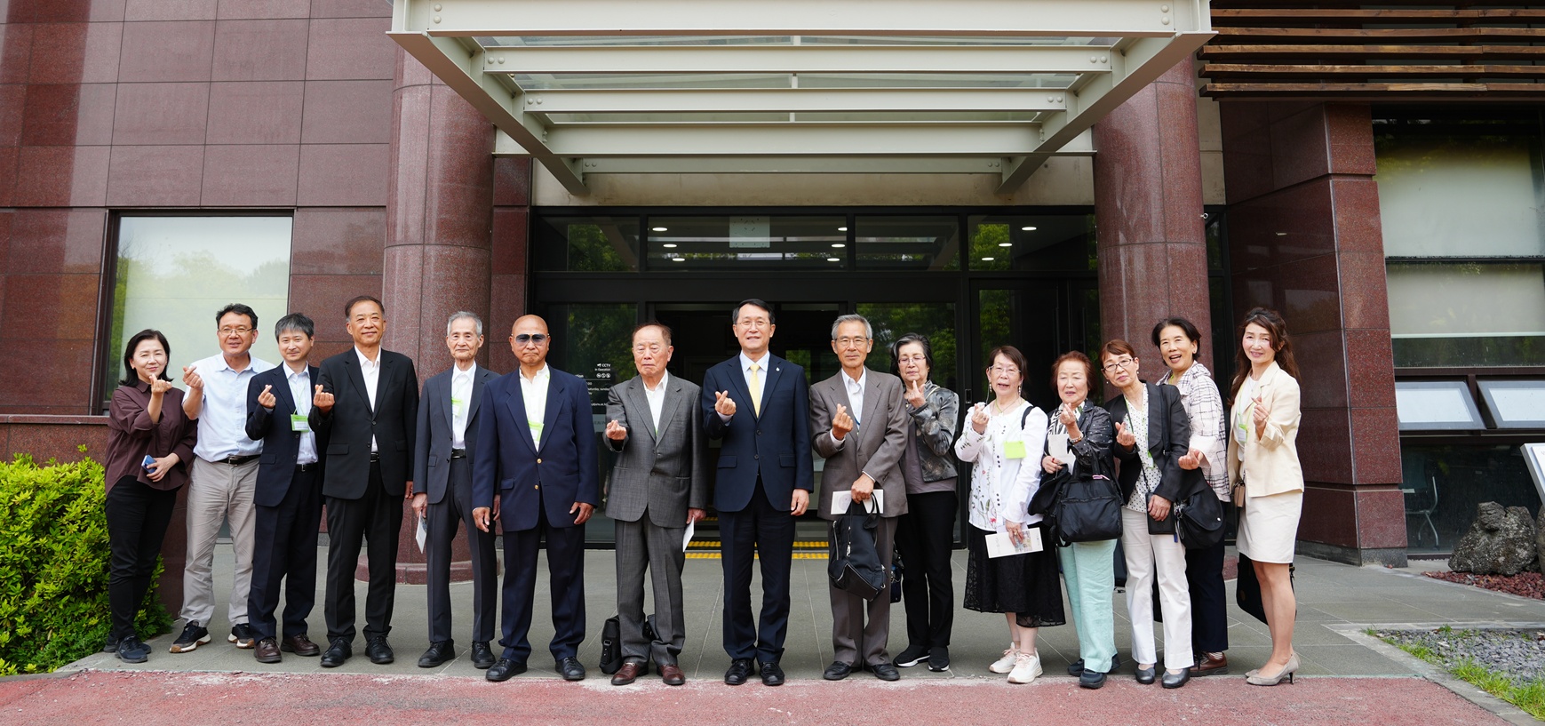 재일센다이제주도민회, 제주대에 100만엔 전달