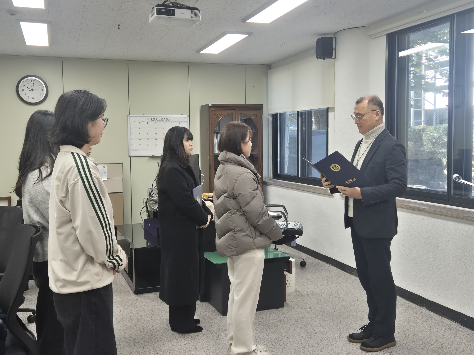 ‘책과 만남으로 여는 인문학의 향연’... 2025 인문학 독서 감상문 공모전 및 북콘서트 성료