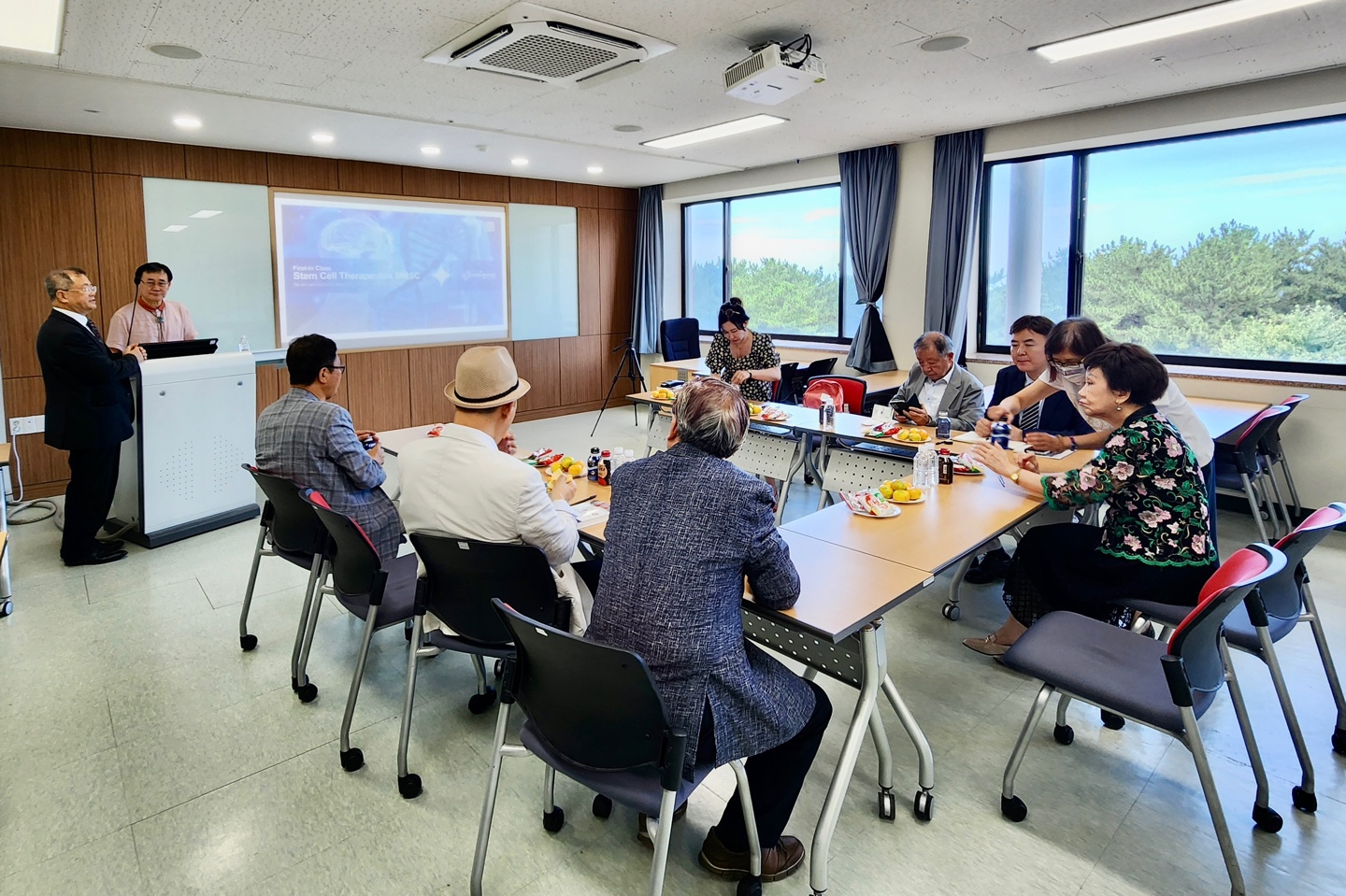 대만 전 부총통 뤼슈렌, 제주대 줄기세포연구센터 방문