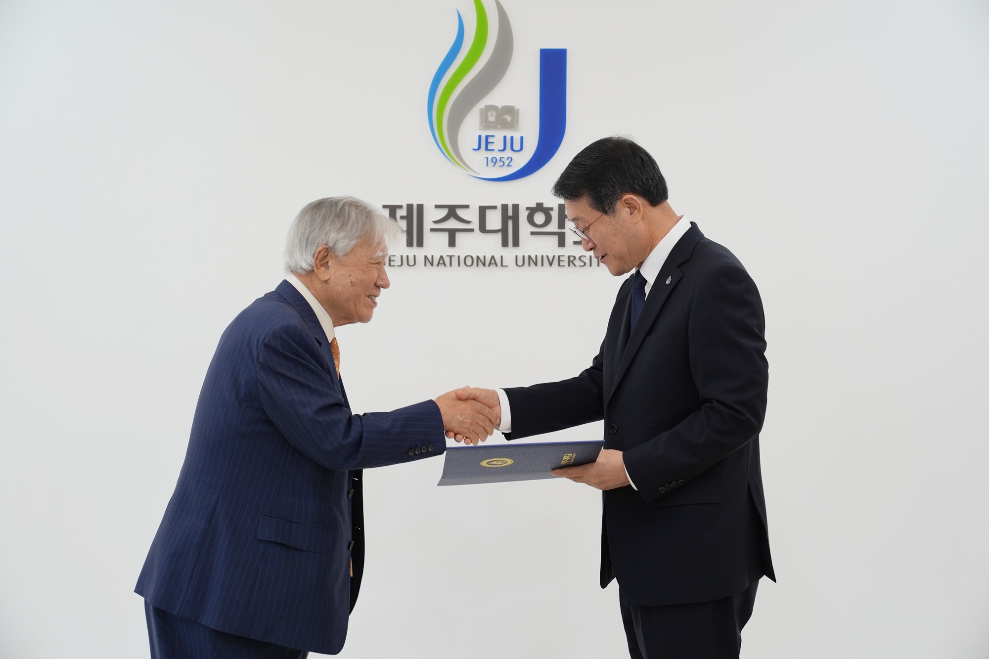 ‘University’s Development Is Jeju's Development’: Deoksan Foundation Donates KRW 2.1 Billion to JNU